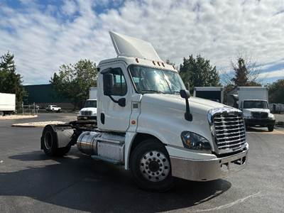 Freightliner Cascadia 125 Single Axle Day Cab Truck - 435HP, 13 Speed Automatic