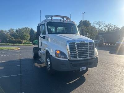 Freightliner Cascadia 125 Single Axle Day Cab Truck - 435HP, 12 Speed Automatic