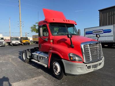 Freightliner Cascadia 125 Single Axle Day Cab Truck - 410HP, 10 Speed Manual