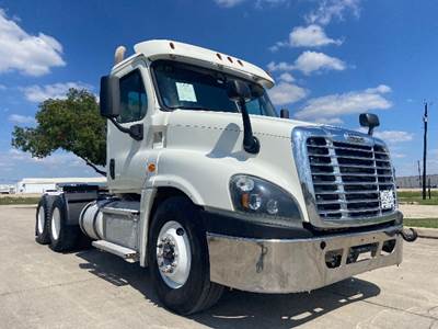 Freightliner Cascadia 125 Day Cab Truck - 435HP, 18 Speed Automatic