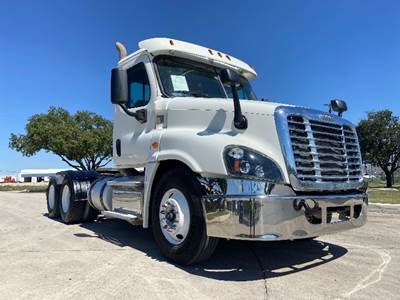 Freightliner Cascadia 125 Day Cab Truck - 435HP, 18 Speed Automatic