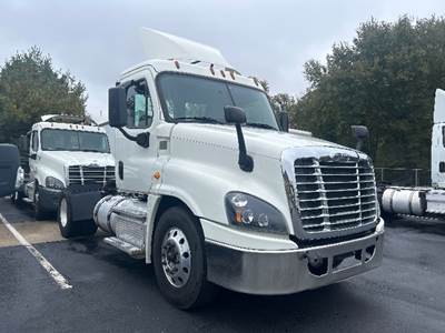 Freightliner Cascadia 125 Single Axle Day Cab Truck - 435HP, 13 Speed Automatic