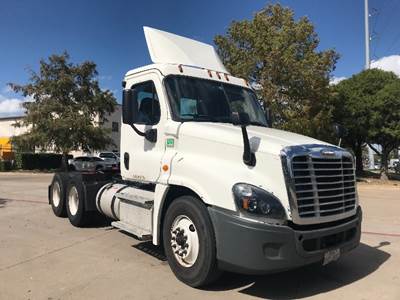 Freightliner Cascadia 125 Day Cab Truck - 435HP, 10 Speed Manual