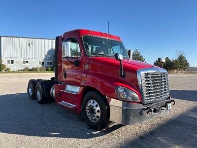 Freightliner Cascadia 125 Day Cab Truck - 455HP, 13 Speed Manual