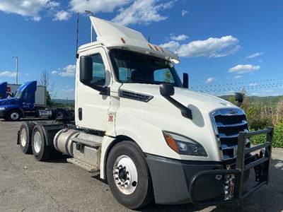 Freightliner Cascadia 126 Day Cab Truck - 435HP, 12 Speed Automatic
