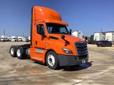 Freightliner T12664ST Day Cab Truck - 400HP, 12 Speed Automatic