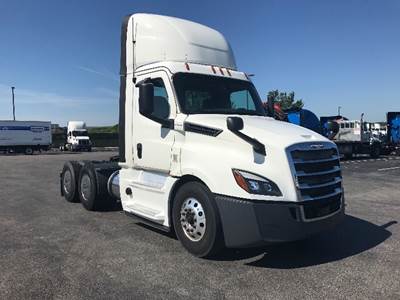 Freightliner Cascadia 126 Day Cab Truck - 455HP, 12 Speed Automatic