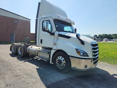 Freightliner Cascadia 126 Day Cab Truck - 450HP, 10 Speed Manual