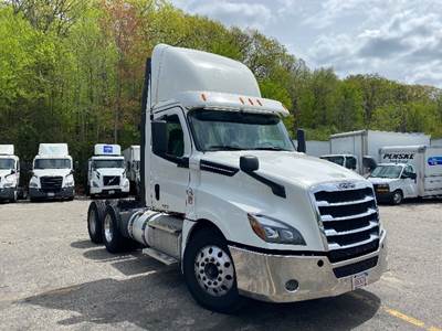 Freightliner Cascadia 126 Day Cab Truck - 450HP, 10 Speed Manual
