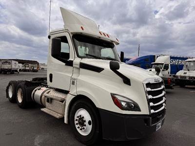 Freightliner Cascadia 126 Day Cab Truck - 435HP, 12 Speed Automatic