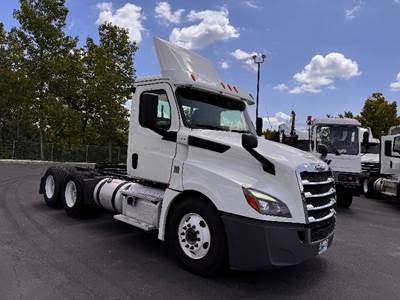 Freightliner Cascadia 126 Day Cab Truck - 435HP, 12 Speed Automatic