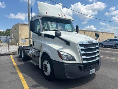 Freightliner Cascadia 126 Day Cab Truck - 435HP, 12 Speed Automatic