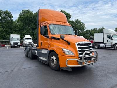 Freightliner Cascadia 126 Day Cab Truck - 435HP, 12 Speed Automatic