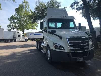 Freightliner Cascadia 126 Day Cab Truck - 435HP, 12 Speed Automatic