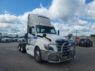 Freightliner Cascadia 126 Day Cab Truck - 455HP, 12 Speed Automatic