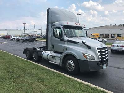 Freightliner Cascadia 126 Day Cab Truck - 455HP, 12 Speed Automatic