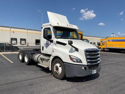 Freightliner Cascadia 126 Day Cab Truck - 435HP, 12 Speed Automatic