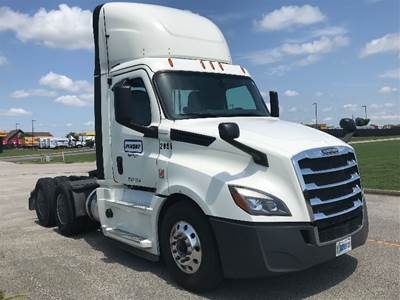 Freightliner Cascadia 126 Day Cab Truck - 455HP, 12 Speed Automatic