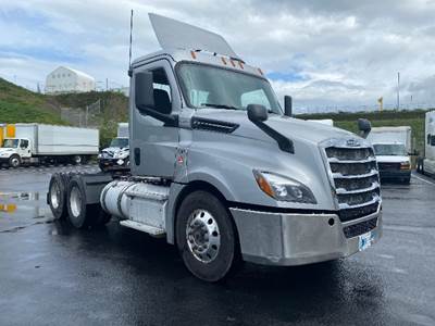 Freightliner Cascadia 126 Day Cab Truck - 450HP, 10 Speed Manual
