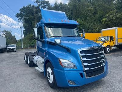 Freightliner Cascadia 126 Day Cab Truck - 455HP, 10 Speed Manual