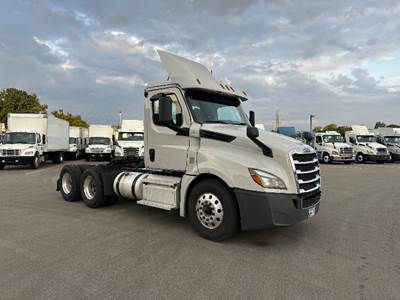 Freightliner Cascadia 126 Day Cab Truck - 435HP, 12 Speed Automatic