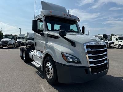 Freightliner Cascadia 126 Day Cab Truck - 435HP, 12 Speed Automatic