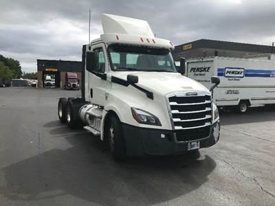 Freightliner Cascadia 126 Day Cab Truck - 435HP, 12 Speed Automatic