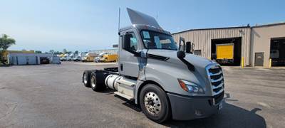 Freightliner T12664ST Day Cab Truck - 455HP, 12 Speed Automatic