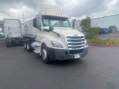 Freightliner Cascadia 126 Day Cab Truck - 435HP, 12 Speed Automatic