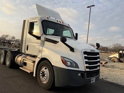 Freightliner T12664ST Day Cab Truck - 435HP, 12 Speed Automatic