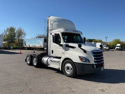 Freightliner Cascadia 126 Day Cab Truck - 455HP, 12 Speed Automatic