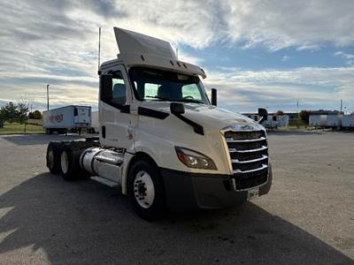 Freightliner Cascadia 126 Day Cab Truck - 435HP, 12 Speed Automatic