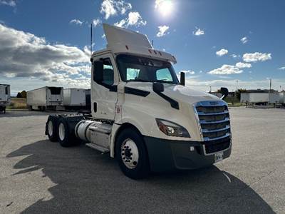 Freightliner Cascadia 126 Day Cab Truck - 435HP, 12 Speed Automatic
