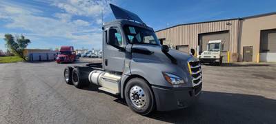 Freightliner T12664ST Day Cab Truck - 455HP, 12 Speed Automatic