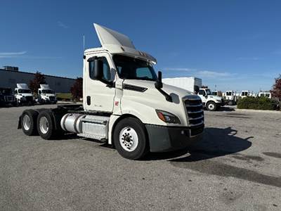Freightliner Cascadia 126 Day Cab Truck - 435HP, 12 Speed Automatic