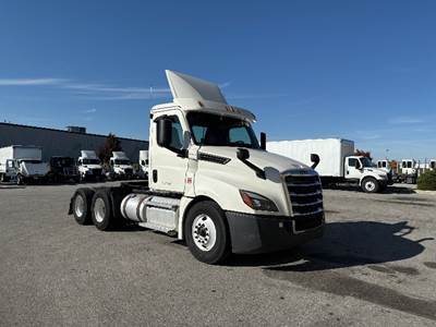 Freightliner Cascadia 126 Day Cab Truck - 435HP, 12 Speed Automatic