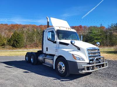 Freightliner Cascadia 126 Day Cab Truck - 475HP, 12 Speed Automatic