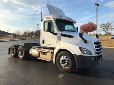 Freightliner Cascadia 126 Day Cab Truck - 435HP, 12 Speed Automatic