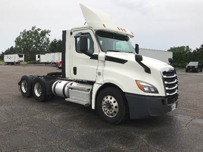 Freightliner Cascadia 126 Day Cab Truck - 435HP, 10 Speed Manual