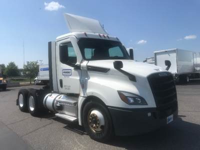 Freightliner Cascadia 126 Day Cab Truck - 435HP, 12 Speed Automatic