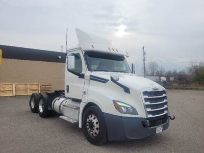 Freightliner Cascadia 126 Day Cab Truck - 435HP, 10 Speed Manual