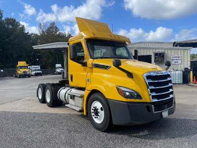 Freightliner Cascadia 126 Day Cab Truck - 435HP, 12 Speed Automatic