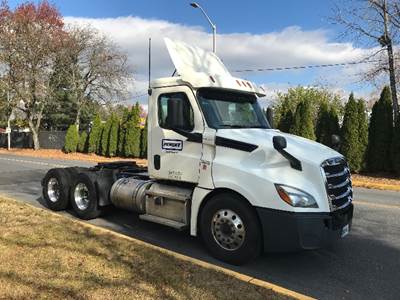 Freightliner Cascadia 126 Day Cab Truck - 435HP, 12 Speed Automatic