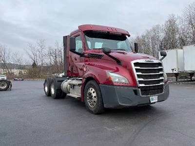 Freightliner Cascadia 126 Day Cab Truck - 435HP, 12 Speed Automatic