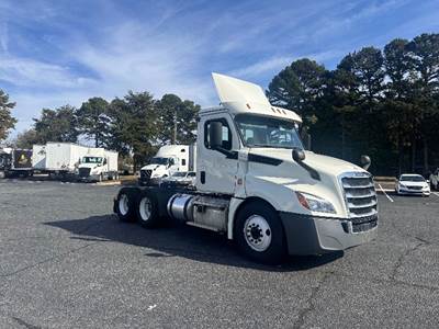 Freightliner Cascadia 126 Day Cab Truck - 435HP, 12 Speed Automatic
