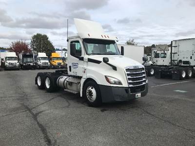 Freightliner Cascadia 126 Day Cab Truck - 435HP, 12 Speed Automatic