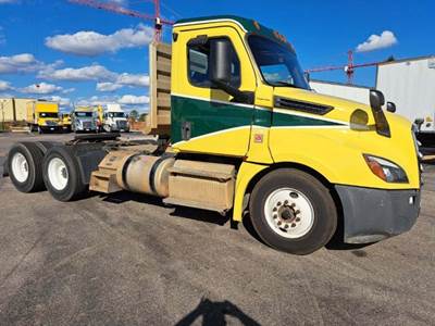 Freightliner Cascadia 126 Day Cab Truck - 455HP, 12 Speed Automatic