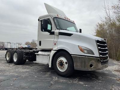 Freightliner Cascadia 126 Day Cab Truck - 435HP, 12 Speed Automatic