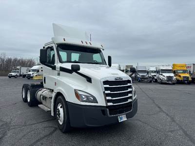 Freightliner Cascadia 126 Day Cab Truck - 435HP, 12 Speed Automatic