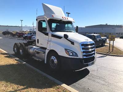 Freightliner Cascadia 126 Day Cab Truck - 435HP, 12 Speed Automatic